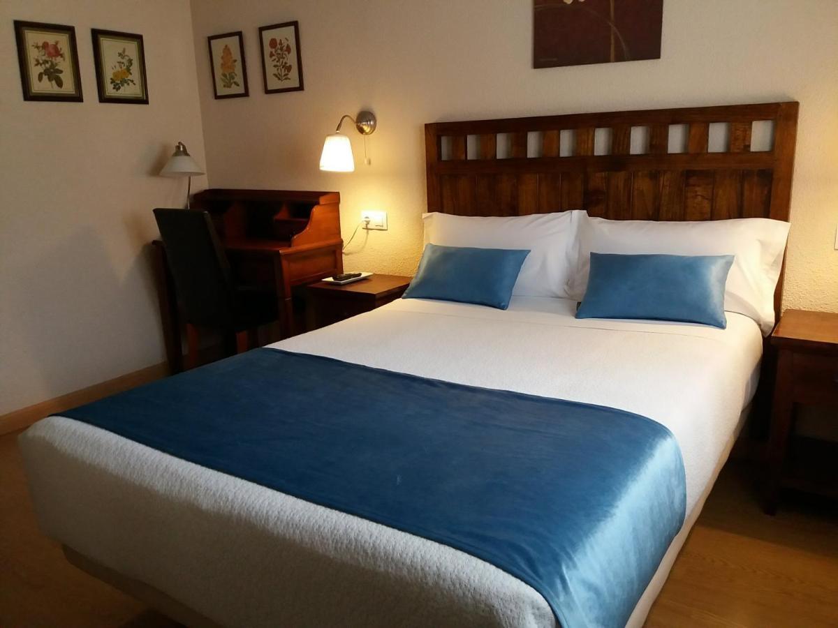 Hostal Rural Moratin Pastrana Exterior photo
