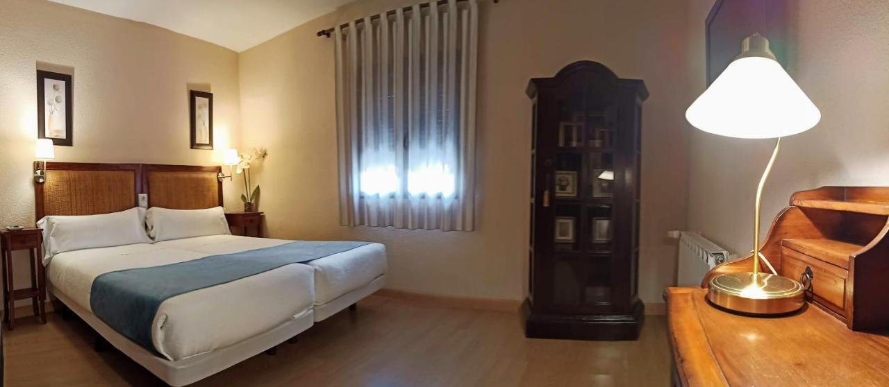 Hostal Rural Moratin Pastrana Exterior photo